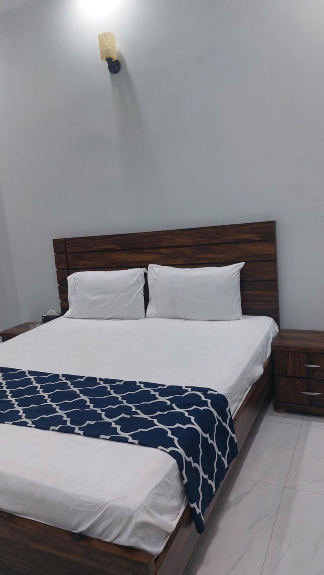 Gulshan Guest House Karachi Bagian luar foto